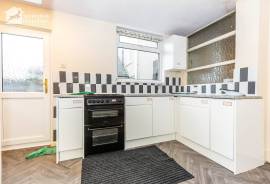 3 bedroom, Semi-detached house for sale