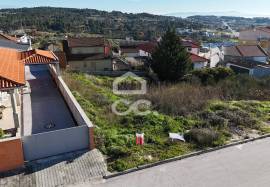 Land with 663m2 with project in the Valpaços area