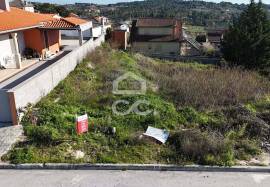 Land with 663m2 with project in the Valpaços area