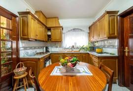 5-Bedroom House on a 400m² Plot