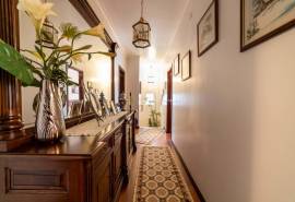 5-Bedroom House on a 400m² Plot