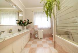 5-Bedroom House on a 400m² Plot