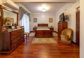 5-Bedroom House on a 400m² Plot