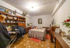 5-Bedroom House on a 400m² Plot