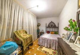 5-Bedroom House on a 400m² Plot