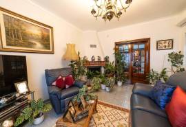 5-Bedroom House on a 400m² Plot