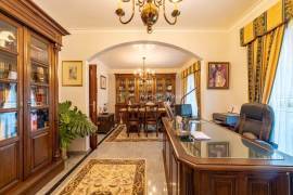 5-Bedroom House on a 400m² Plot