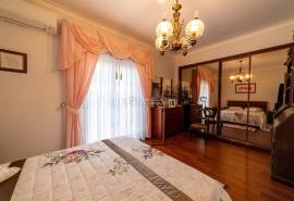 5-Bedroom House on a 400m² Plot