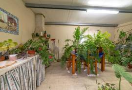 5-Bedroom House on a 400m² Plot