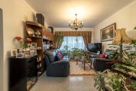 5-Bedroom House on a 400m² Plot