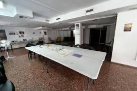 Versatile commercial premises in a central and strategic location