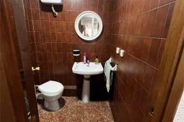 Versatile commercial premises in a central and strategic location