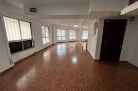 Versatile commercial premises in a central and strategic location