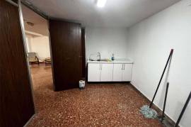 Versatile commercial premises in a central and strategic location