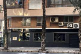 Versatile commercial premises in a central and strategic location