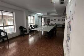 Versatile commercial premises in a central and strategic location