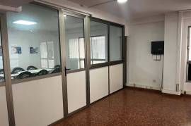 Versatile commercial premises in a central and strategic location