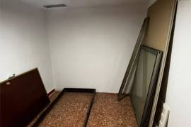 Versatile commercial premises in a central and strategic location