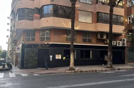 Versatile commercial premises in a central and strategic location