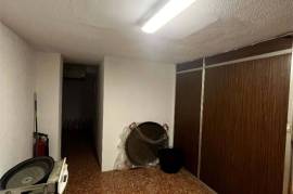 Versatile commercial premises in a central and strategic location