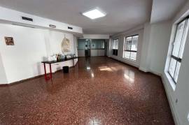 Versatile commercial premises in a central and strategic location