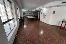 Versatile commercial premises in a central and strategic location