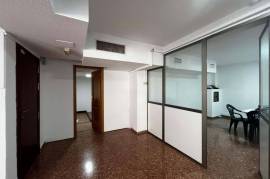 Versatile commercial premises in a central and strategic location