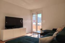 Split 3 – Newly renovated two-bedroom flat with south-facing loggia, for rent