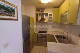 Znjan – Two-bedroom flat with large loggia, for rent