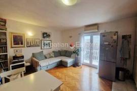 Bacvice – Two-bedroom flat with south-facing balcony, for sale