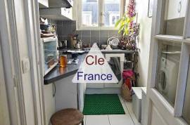 Paris Apartment wiIth Nice View from Balcony Paris Apartment wiIth Nice View from Balcony