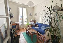 Paris Apartment wiIth Nice View from Balcony Paris Apartment wiIth Nice View from Balcony