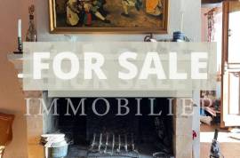 Town House with Neat Garden Town House with Neat Garden