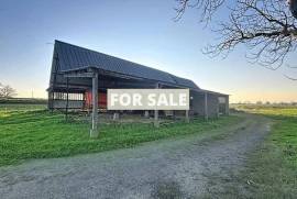 Detached Country House with Outbuilding Detached Country House with Outbuilding