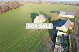 Detached Country House with Outbuilding Detached Country House with Outbuilding