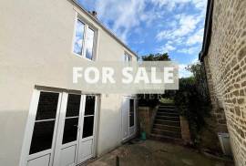 Town House with Neat Garden Town House with Neat Garden