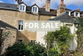 Town House with Neat Garden