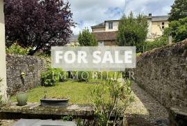 Town House with Neat Garden Town House with Neat Garden