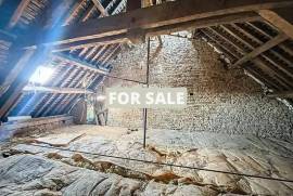 Town House in Good Order with Garden