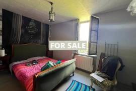 Town House in Good Order with Garden