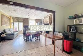 Town House in Good Order with Garden