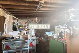 Town House in Good Order with Garden