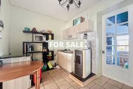 Town House in Good Order with Garden