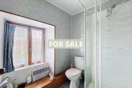 Detached Country House with Landscaped Garden Detached Country House with Landscaped Garden