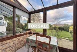 Detached Country House with Landscaped Garden Detached Country House with Landscaped Garden