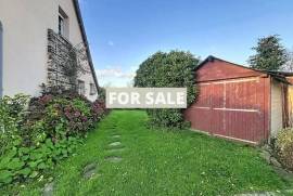 Detached Country House with Landscaped Garden Detached Country House with Landscaped Garden
