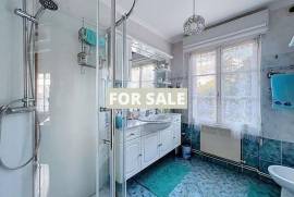 Detached Country House with Landscaped Garden Detached Country House with Landscaped Garden