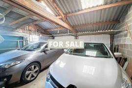 Detached Country House with Landscaped Garden Detached Country House with Landscaped Garden