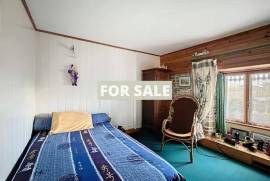 Detached Country House with Landscaped Garden Detached Country House with Landscaped Garden