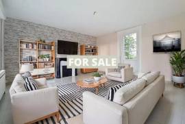 Detached Country House with Outbuilding Detached Country House with Outbuilding